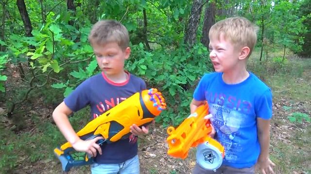 ЗОМБИ ВЕРНУЛИСЬ. НЕРФ БИТВА. NERF ZOMBIE / BROS SHOW