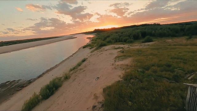 Подвесной мост в Верхней Тойме / Sunset over river and the bridge. FPV flight