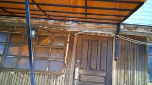 Монтаж козырька,навеса своими руками, над лестницей