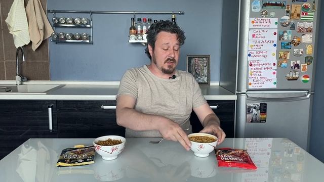 Подоширачим: Чан Рамен Острая говядина против Чан Рамен Black Pasta смотреть онлайн