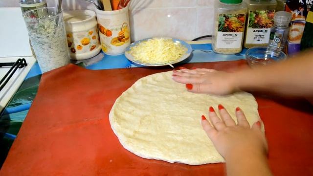 Ржаной хлеб с сыром,зеленью и чесноком.