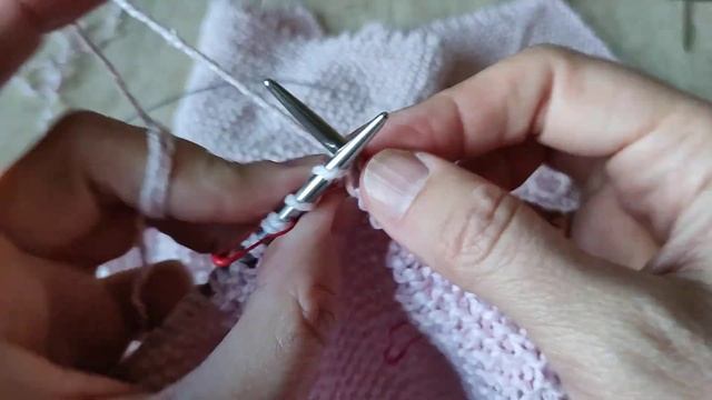 Безотрывное вязание (платочная вязка) Скос плеча+ углубление по горловине.