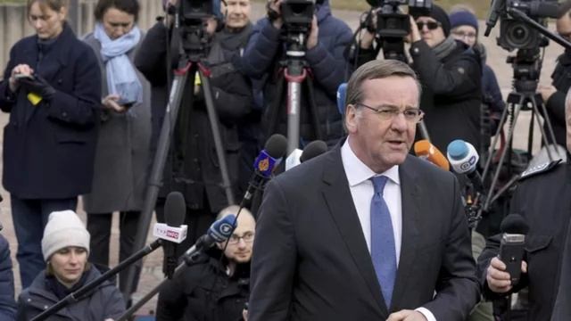 Новый министр обороны ФРГ планирует посетить Украину смотреть онлайн