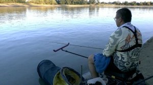 Осенний фидер на реке с течением. Рыбец и лещ вечером на фидер. Ловля фидером на Кубани