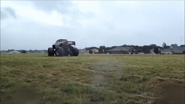 Video 3 Raminator Monster Truck at Mike Brown Auto September 2012 in Granbury, TX 76049 смотреть онлайн