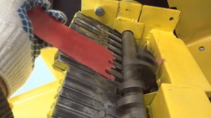 Измельчитель пластикового мусора  своими руками из автомобильной полу оси.
