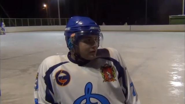 Любителей мужской игры не удержали дома январские вечерние морозы смотреть онлайн