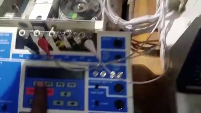 Defibrillator checking with ECG Results Tester смотреть онлайн