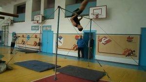 упражнения на перекладине  ( юноши)