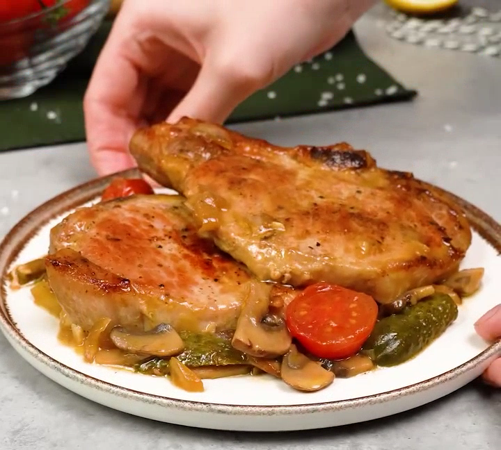 Вот как приготовить вкуснейшие свиные отбивные