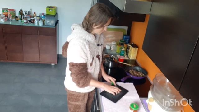 Cooking from the Scratch with Two Languages Speaking Спонтпнная Кулинария с Разговорами на Двух Язы смотреть онлайн