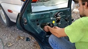 1996-1999 Ford Taurus Rear Glass removal.