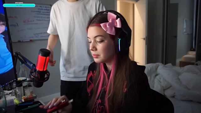 ОНА НЕ МОЕТСЯ И НЕ ГОТОВИТ ЕДУ / Кореш и Акулич смотреть онлайн