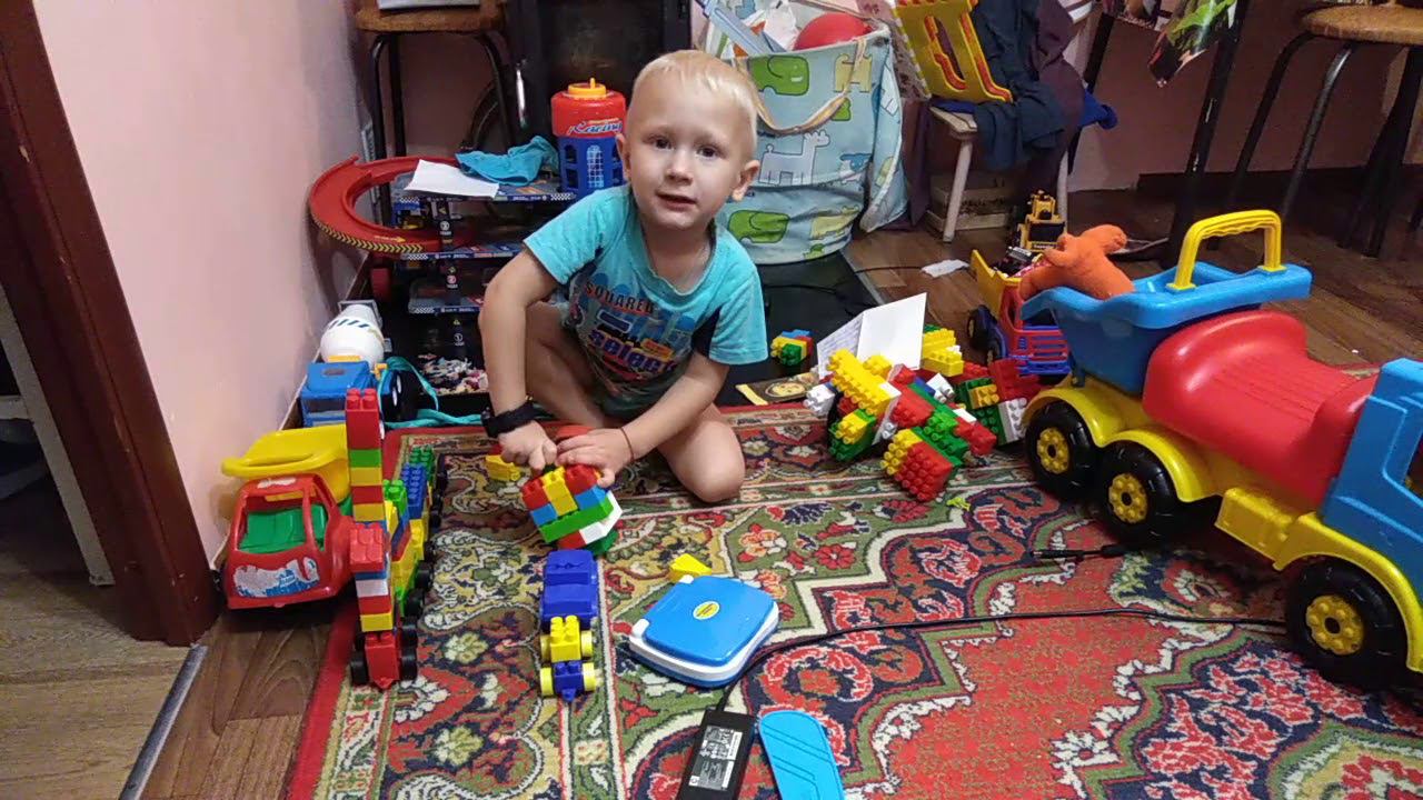 Егор собирает конструктор смотреть онлайн