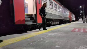 Электропоезд ЭД9Э-0053 с сообщением Базаиха-Красноярск с остановкой на платформе Платинум-Арена