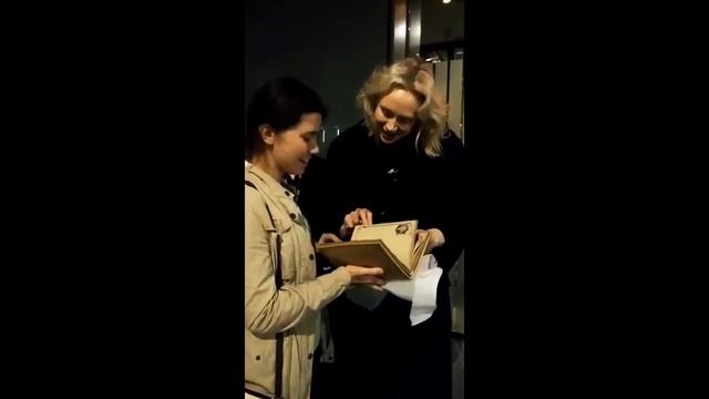 Блокнот для Гвендолин Кристи _ Gwendoline Christie.mp4