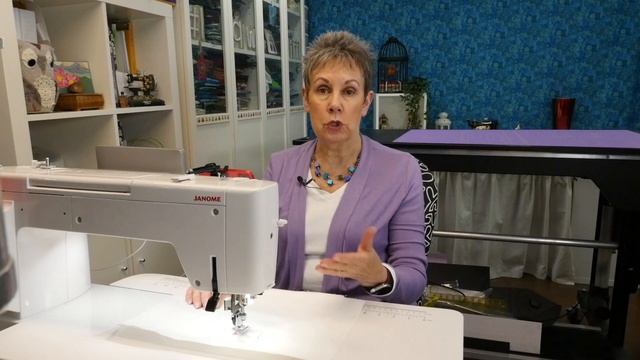 How to Use the Reverse Button on the Janome M7 смотреть онлайн