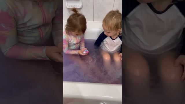 See kids' reactions by giving them a surprise bath bomb!😂