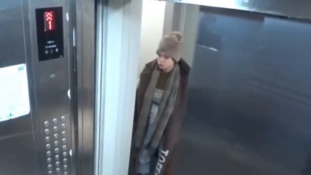 Всё от лица девушки  Смешная версия  Умный лифт не пускает людей домой 