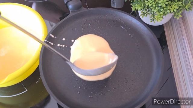 Тонкие блинчики на воде.Thin pancakes on the water.
