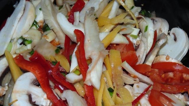 Мясо в кисло-сладком соусе с овощами