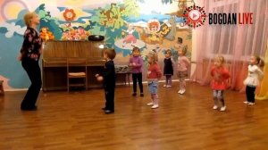 Музыкальная разминка - дети 3 лет танцуют, подражают животным