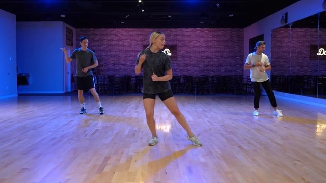 15 Minute Dance Workout - Cumbia, Cha Cha, Salsa, Samba And American Rumba | Easy To Follow Along смотреть онлайн