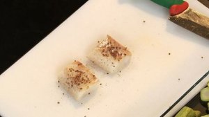 Филе белой рыбы с сальсой и кориандром