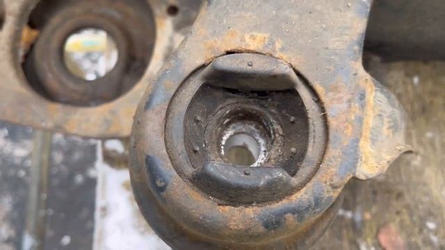 Mercedes 124 подушки подрамника