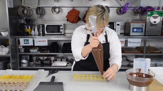 Корпусные конфеты Манго-маракуйя 2_5 - Мария Селянина - PastryCampus.RU