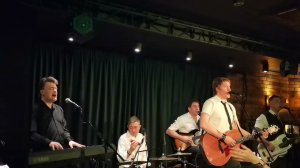 группа Ирония Судьбы исполняет самую романтическую песню "Зеленая карета" Александра Суханова