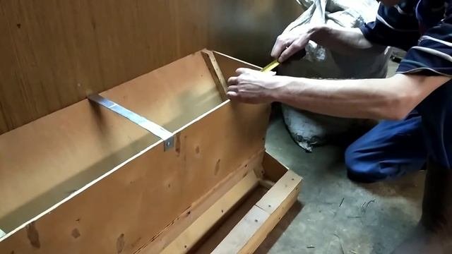 Бункерная кормушка для курей