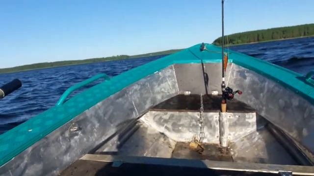 Как ведет себя связка Вельбот 37 и Тохатцу 6 (4т) в сильный ветер. Городомля Ру