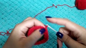 Мастер-класс по вязанию. Простая клубничка ?крючком (Брелок/подвеска/магнит/аппликация/прихватка)