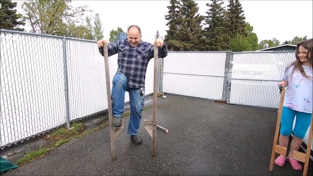 Хотите вспомнить детство? Сделайте ходули своими руками. Полезные Самоделки. Рекомендую! смотреть онлайн