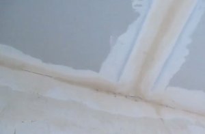 Монтаж подвесного потолка из гипсокартона