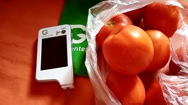 Купила в Светофоре помидоры 40 рублей килограмм, проверяю их на нитраты. смотреть онлайн