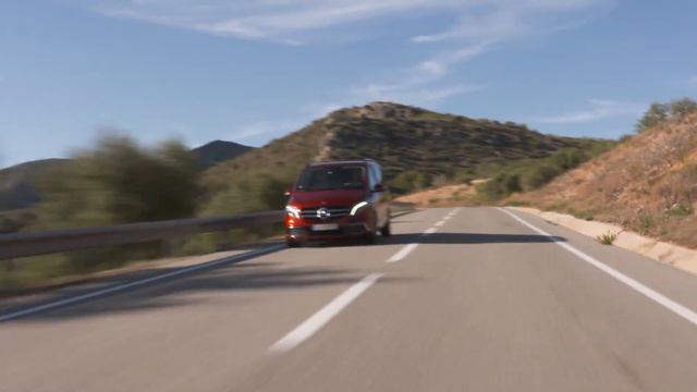Mercedes-Benz V-Class 300 d in hyazinth red metallic Driving Video смотреть онлайн