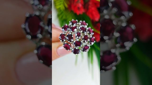 Крупный комплект с роскошными гранатами