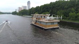 дом на воде houseboat