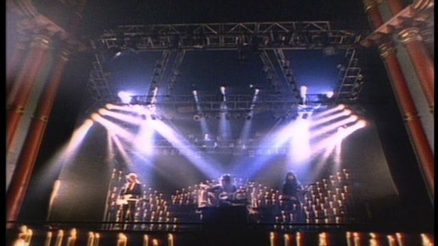 W.A.S.P. - Hold On To My Heart смотреть онлайн