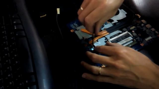 Acer Aspire 5560 Разборка и замена матрицы смотреть онлайн