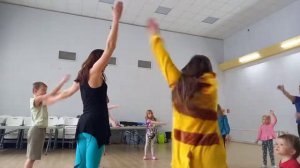танцевальная зарядка в лагере