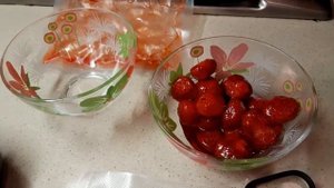 Вакууматор GAISMA V 60+. Вакуумирование свежей клубники. Результат через неделю.