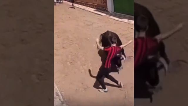 Чуть жепку не порвали.