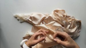 Пошив атласного халата с кружевом