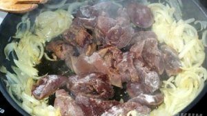 Печень индейки с луком