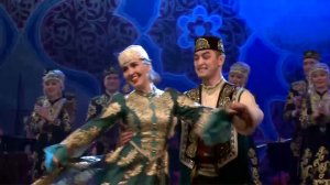 Байрам — сцена из вокально-хореографического спектакля «Изге бакча». ГАПиТ РТ, 2021 год