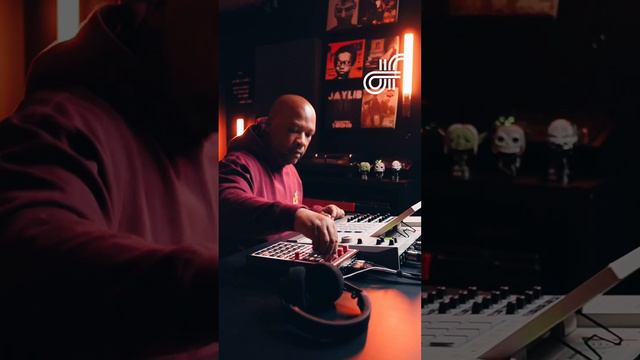 Sunday cook up! Who else is making some heat today? #beatmaker #mpcxse #mpcx #boombapbeats смотреть онлайн