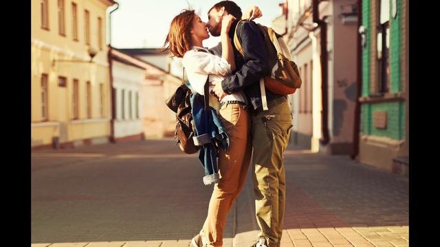 За углом муж обнимал и страстно целовал её подругу. Она смотрела на них и на неё напал паралич. смотреть онлайн